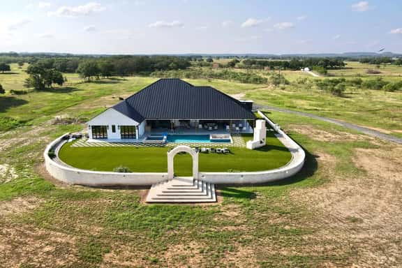 The Villa at The Retreat - Image 1