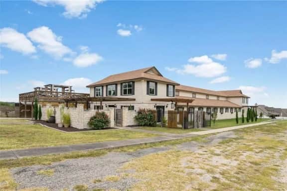 Equestrian House & Guesthouse on 11 acres - Image 4